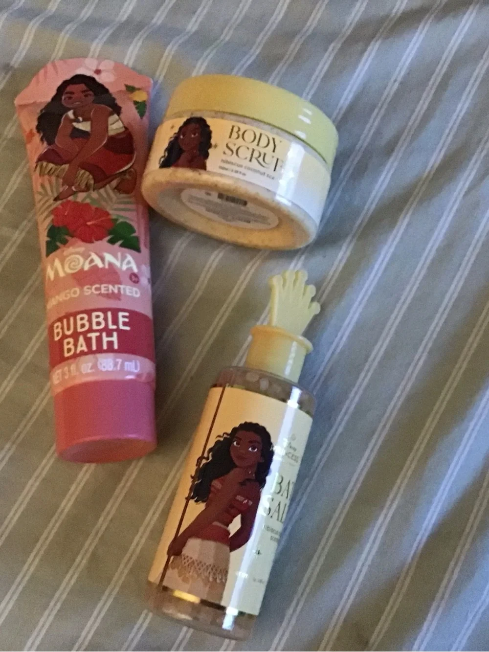 Moana Mango-Scented Bubble Bath & Body Scrub - Pink/Yellow